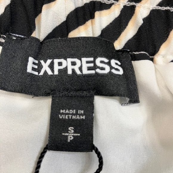 NWT! EXPRESS - Size Small - Black & White Tiger Print Accordion Pleated Skirt - Picture 7 of 9